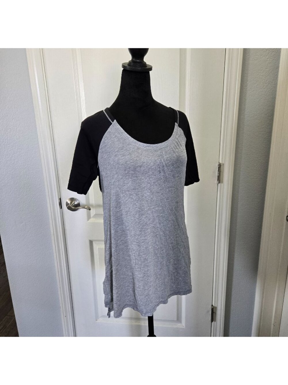 Lululemon Spincity Tee Womens Sz 6 (26-0243)